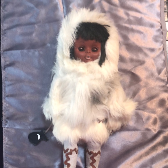 Vintage Eskimo doll - Picture 1 of 4